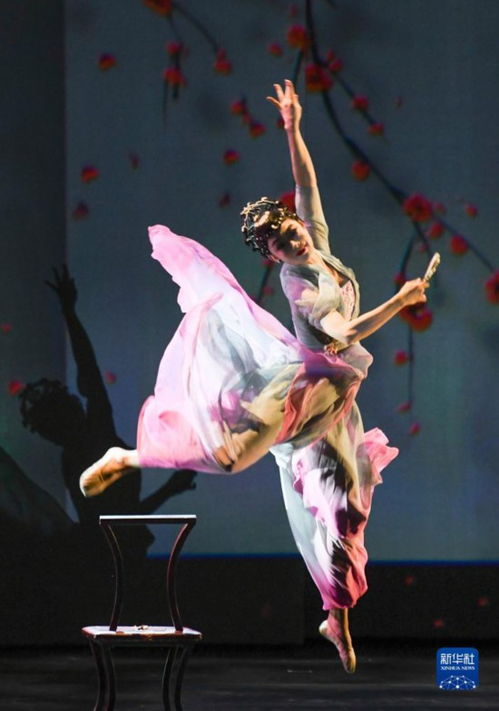 北京舞蹈学院青年舞团在乌鲁木齐演出