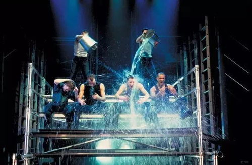 1200万人打卡的零差评踢踏舞剧,现场居然是建筑工厂 丨tap dogs 踢踏狗